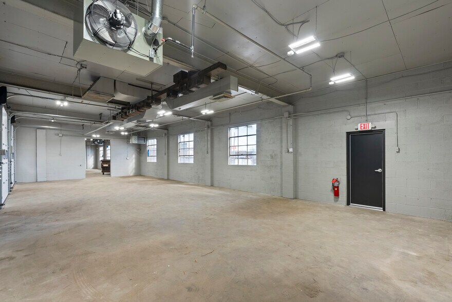 More Photos Of 5 Webb St, Windsor Locks Manufacturing For Lease