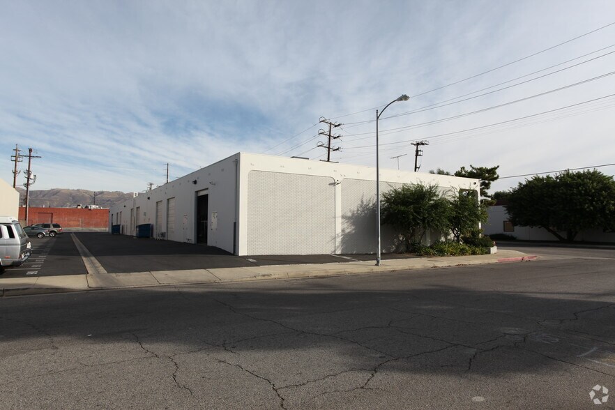 More Photos Of 9401-9427 Lurline Ave, Chatsworth Warehouse For Lease