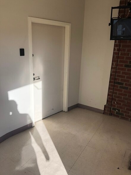 More Photos Of 100 W Russell St, Fayetteville Medical For Lease
