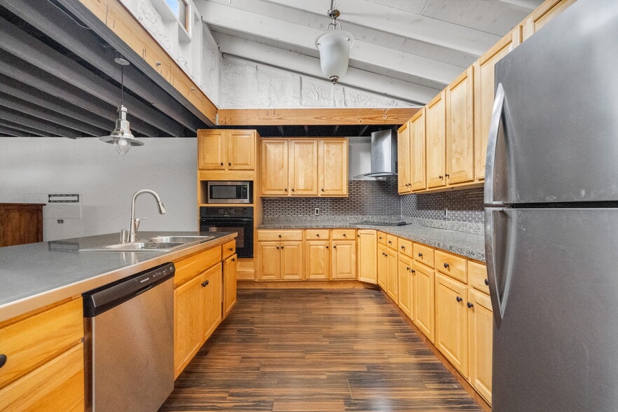 More Photos Of 1425 Walnut St, Jacksonville Freestanding For Sale