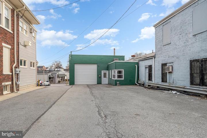 More Photos Of 1880 W Market St, York Storefront Retail Office For Sale