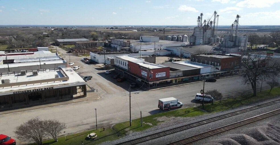 More Photos Of 103/105 S Main St, West General Retail For Sale