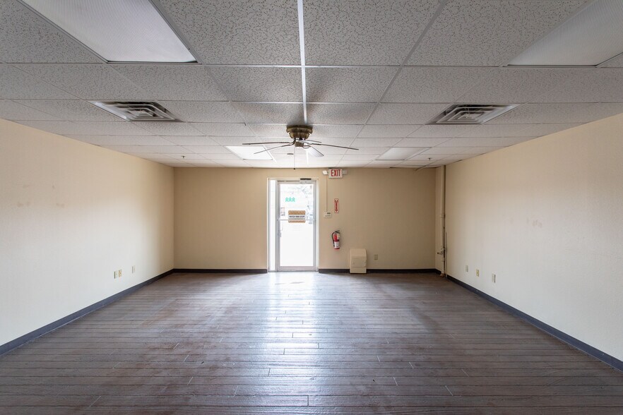 More Photos Of 2200 5th St, Wichita Falls Warehouse For Lease