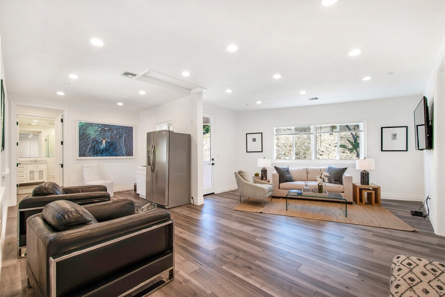More Photos Of 9696 Antelope Rd, Beverly Hills Specialty For Sale