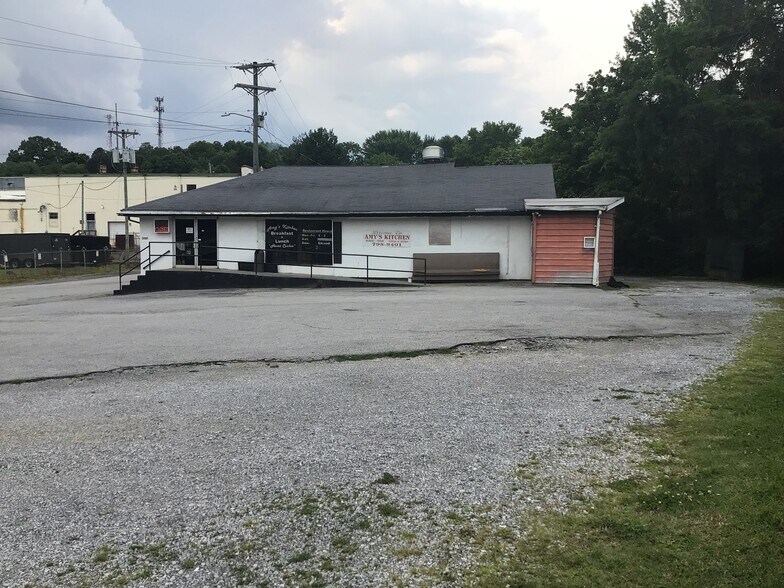 More Photos Of 102 E Hardin St, Greeneville Specialty For Sale