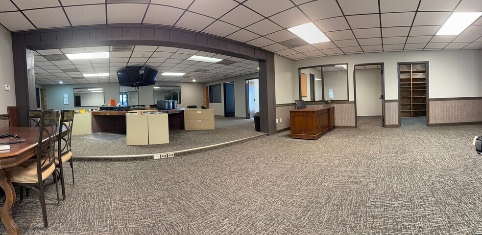 More Photos Of 2302 S Main St, Stuttgart Office For Lease