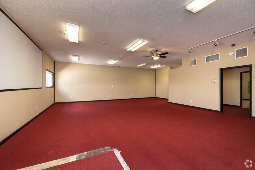 More Photos Of 5801 Old Collinsville Rd, Fairview Heights General Retail For Lease
