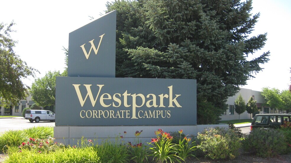 More Photos Of 9925-9939 Emerald St, Boise Flex For Lease