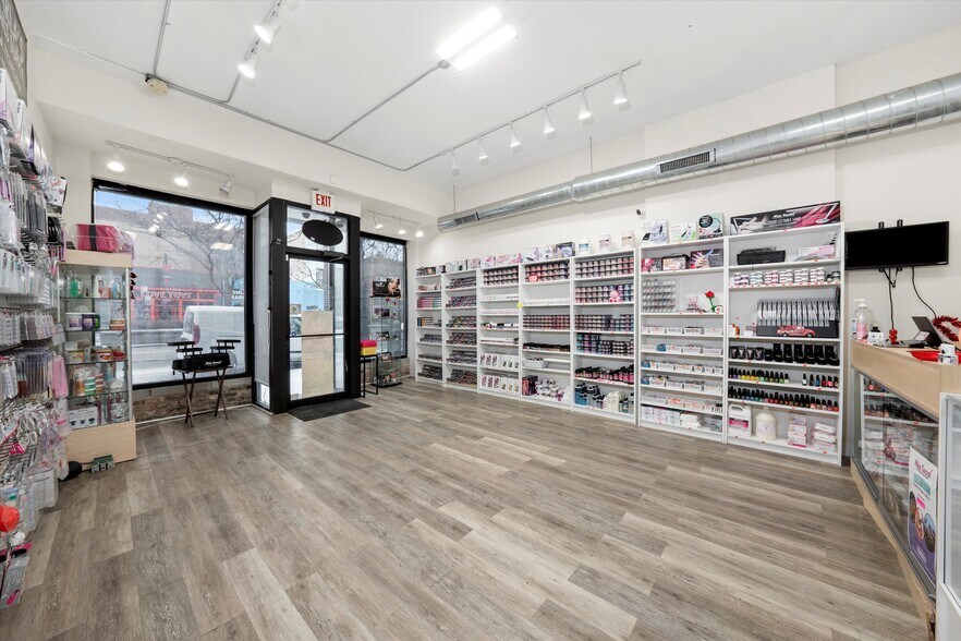 More Photos Of 1056 N Ashland Ave, Chicago Storefront Retail Residential For Lease
