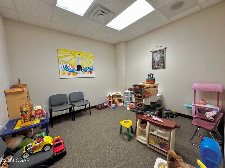 More Photos Of 2702 Cunningham Ave, Joplin Medical For Lease