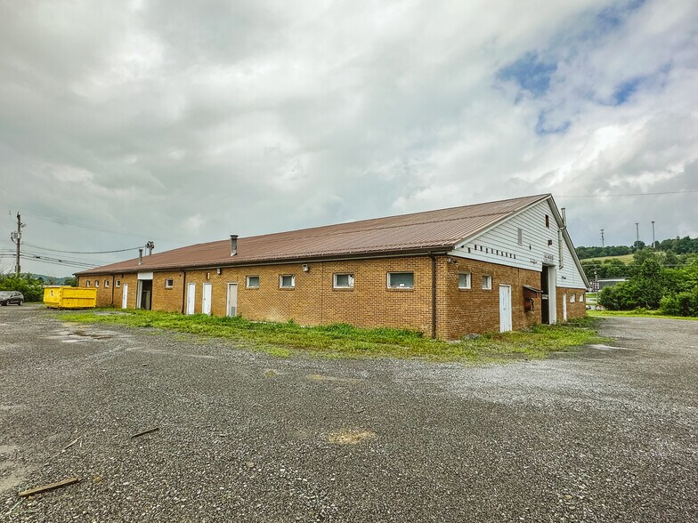 More Photos Of 338 Pound Ln, Duncansville Light Distribution For Lease