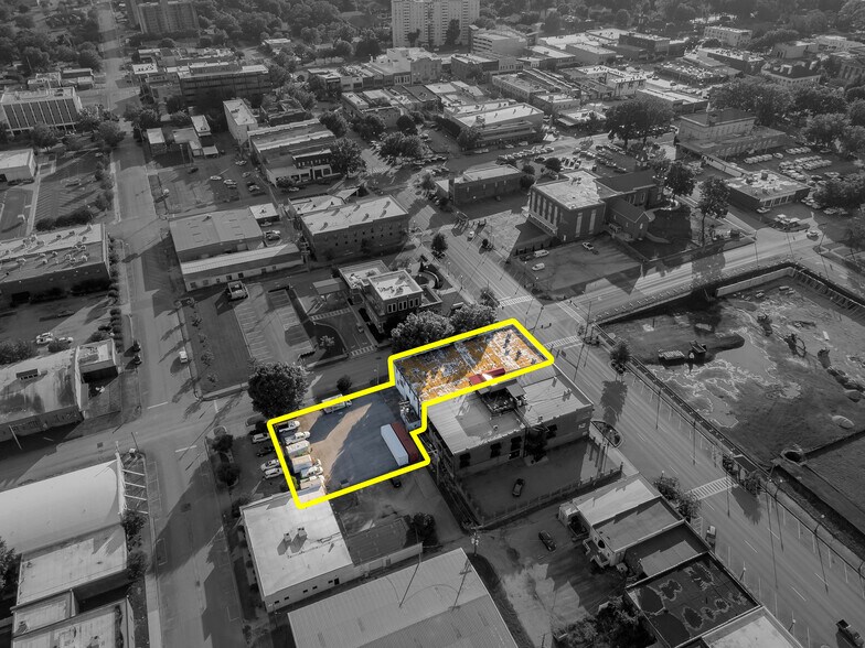 More Photos Of 300 E Tennessee St, Florence Flex For Sale