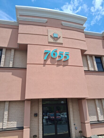 More Photos Of 7655 Five Mile Rd, Cincinnati Medical For Sale