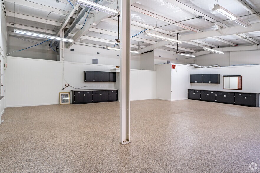 More Photos Of 4455 Ulmerton Rd, Clearwater Warehouse For Lease