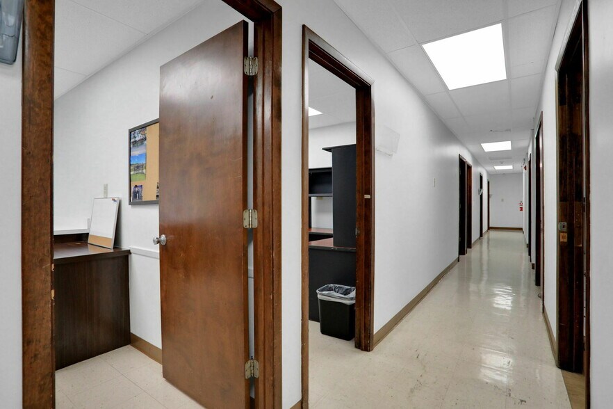More Photos Of 1712-1736 University Blvd S, Jacksonville Medical For Sale