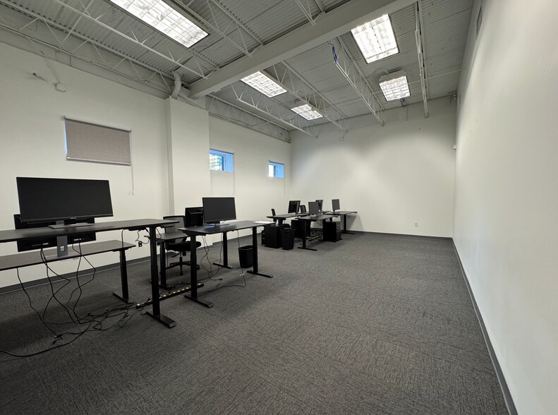 More Photos Of 1120 Curran St NW, Atlanta Showroom For Lease