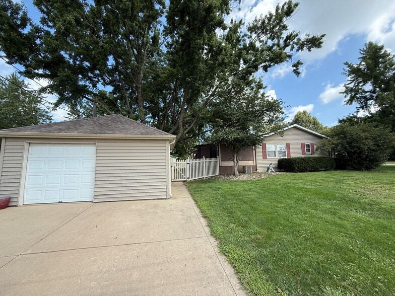 More Photos Of 13+/-Beds Established Memory Care Northern IL, Princeton Assisted Living For Sale