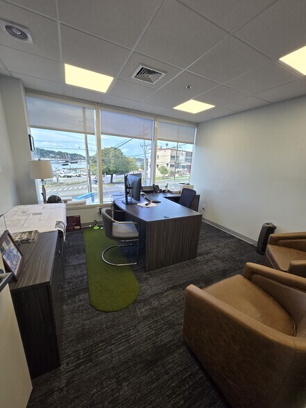 More Photos Of 36 N New York Ave, Huntington Office For Lease