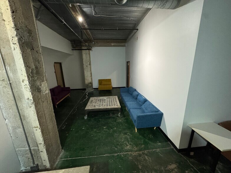 More Photos Of 1900 Main St, Kansas City General Retail For Lease