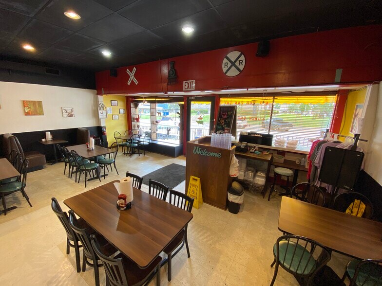 More Photos Of 121 S Henderson St, Rusk Restaurant For Sale