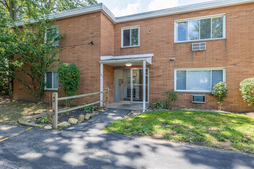 More Photos Of 30600 Euclid Ave, Wickliffe Apartments For Sale
