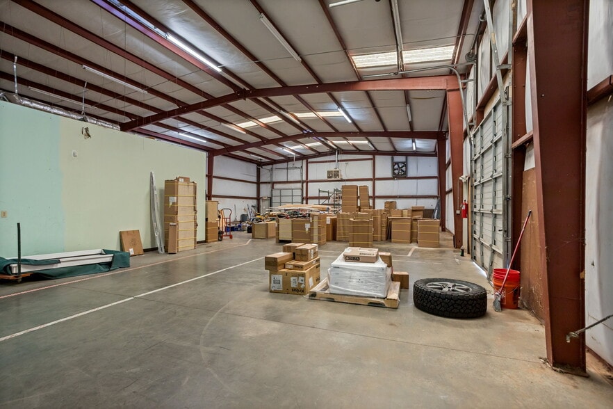 More Photos Of 9 Ellwood Ct, Greenville Warehouse For Lease