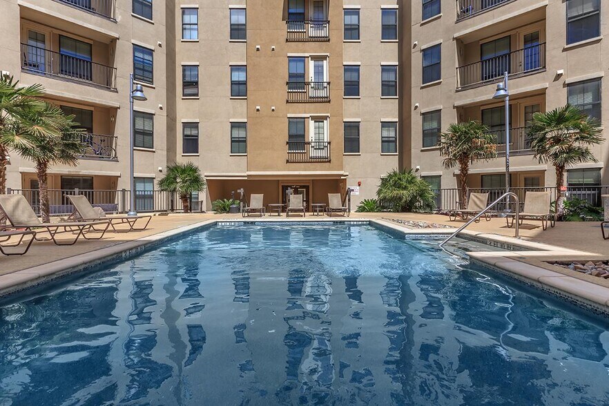 Primary Photo Of 215 Washington Ave, Waco Apartments For Sale