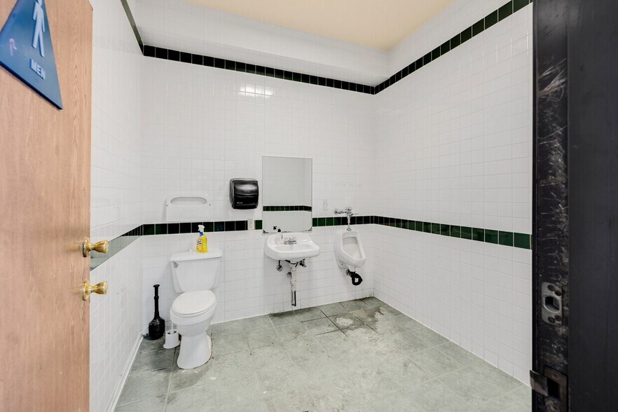 More Photos Of 11709 Long Beach Blvd, Lynwood Auto Dealership For Sale