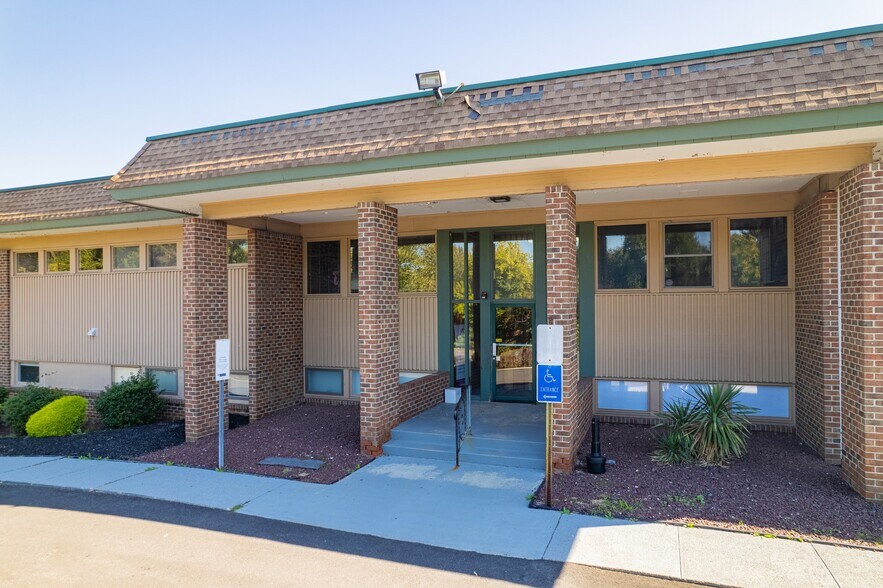 More Photos Of 28 Throckmorton Ln, Old Bridge Medical For Lease