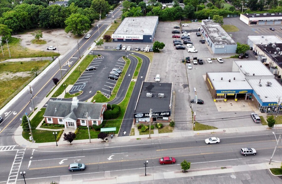 More Photos Of 376-380 E Main St, Patchogue Freestanding For Lease
