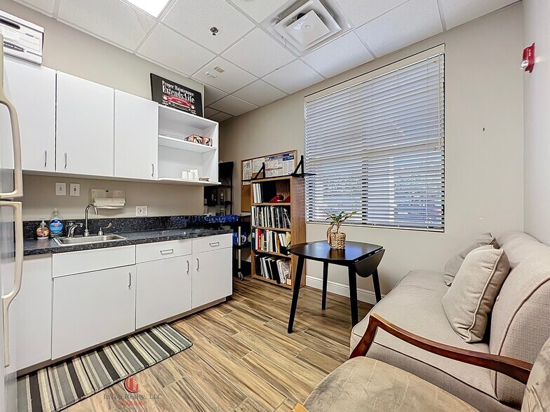 More Photos Of 1507 S Hiawassee Rd, Orlando Medical For Lease