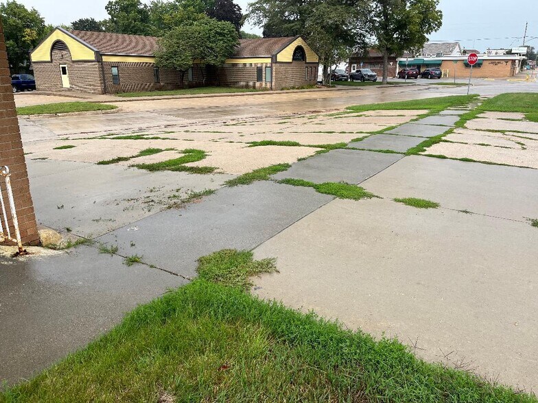 More Photos Of 1607 Lake Ave, Storm Lake Medical For Sale