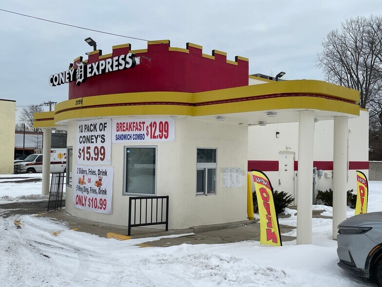 More Photos Of 2299 Elizabeth Lake Rd, Waterford Fast Food For Lease