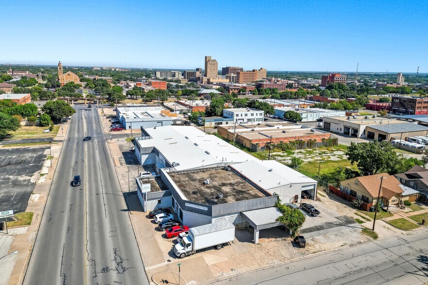 More Photos Of 257 Butternut St, Abilene Showroom For Lease