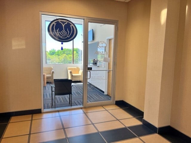 Primary Photo Of 694 Motor Pky, Hauppauge Unknown For Lease