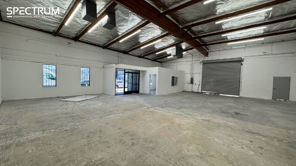 More Photos Of 14538-14540 Keswick St, Van Nuys Service For Lease
