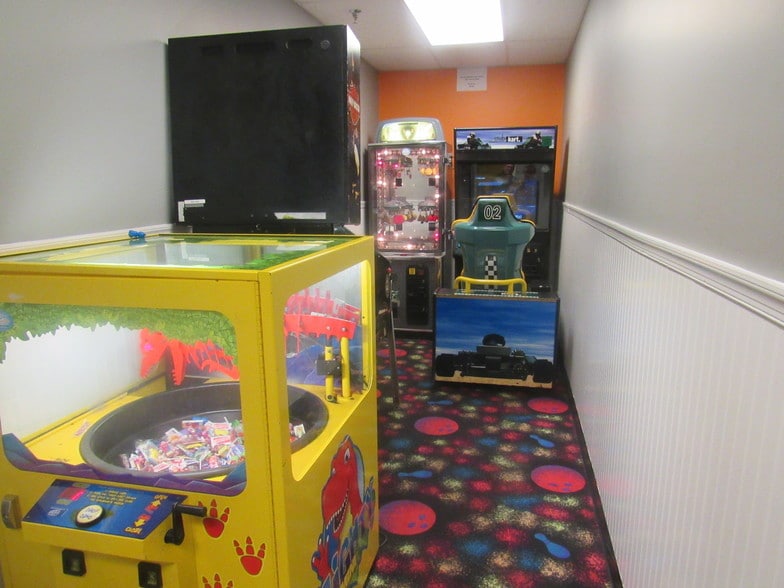 More Photos Of 1103 S Central Ave, Laurel Bowling Alley For Sale