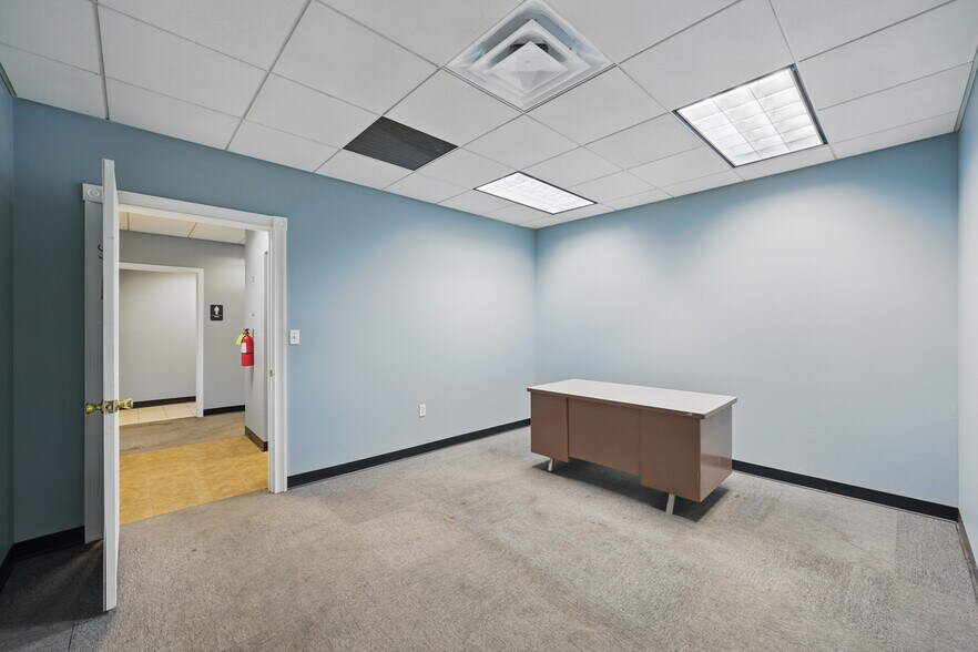 More Photos Of 9552 York Alpha Dr, North Royalton Service For Sale