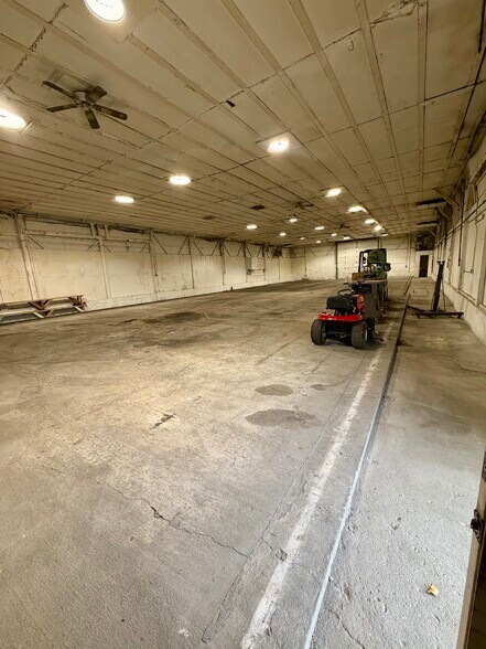 More Photos Of 845 E Jackson St, Belvidere Warehouse For Lease