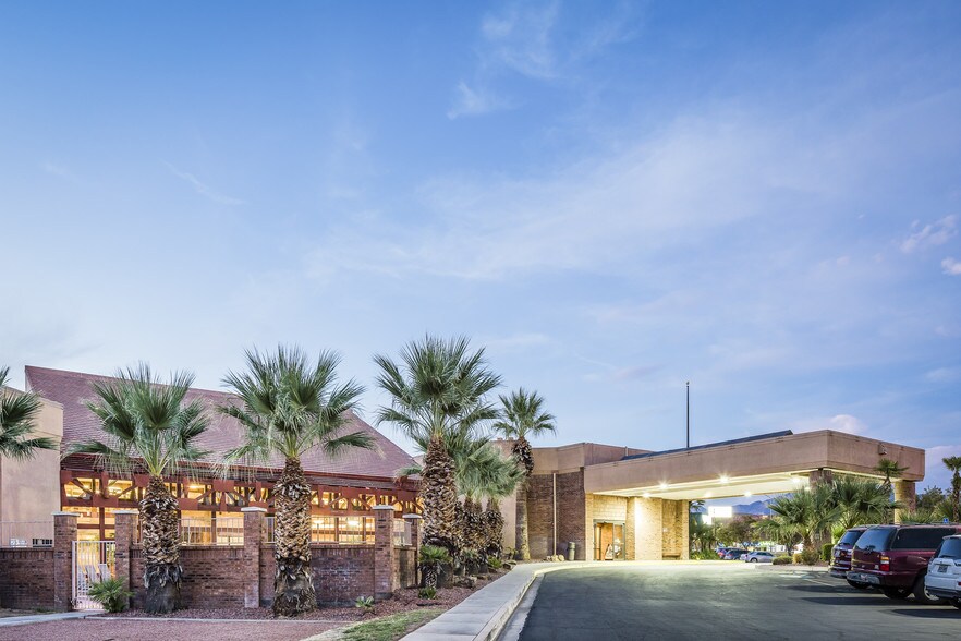 More Photos Of 850 S Bluff St, St George Hotel For Lease