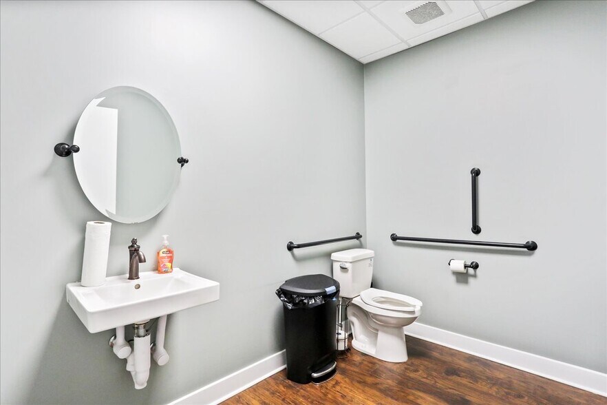 More Photos Of 127 Crimson Cir, Martinsburg Medical For Lease