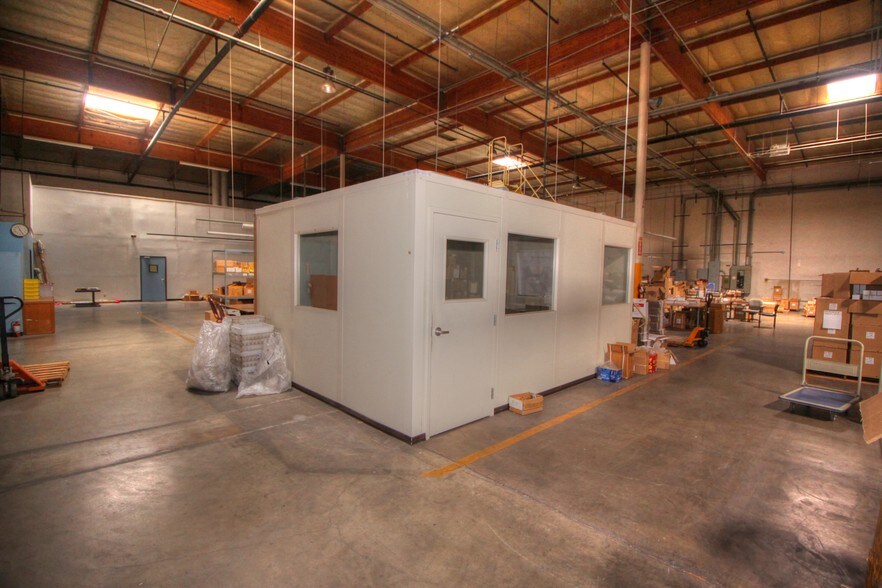 More Photos Of 601 S Dupont Ave, Ontario Warehouse For Sale