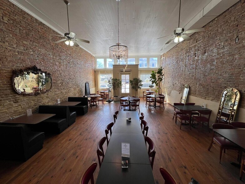 More Photos Of 119 E 5th St, Bonham Restaurant For Sale