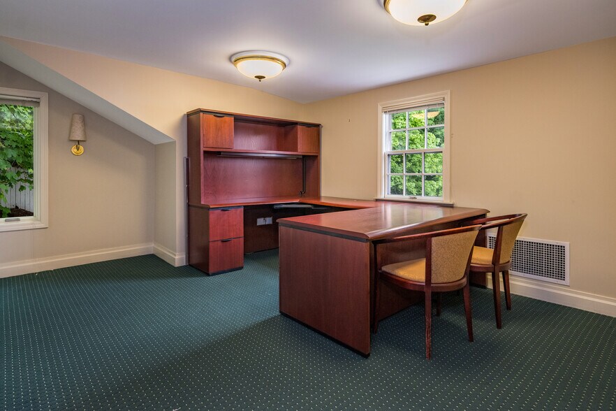 More Photos Of 3 Essex Sq, Essex Office Residential For Sale
