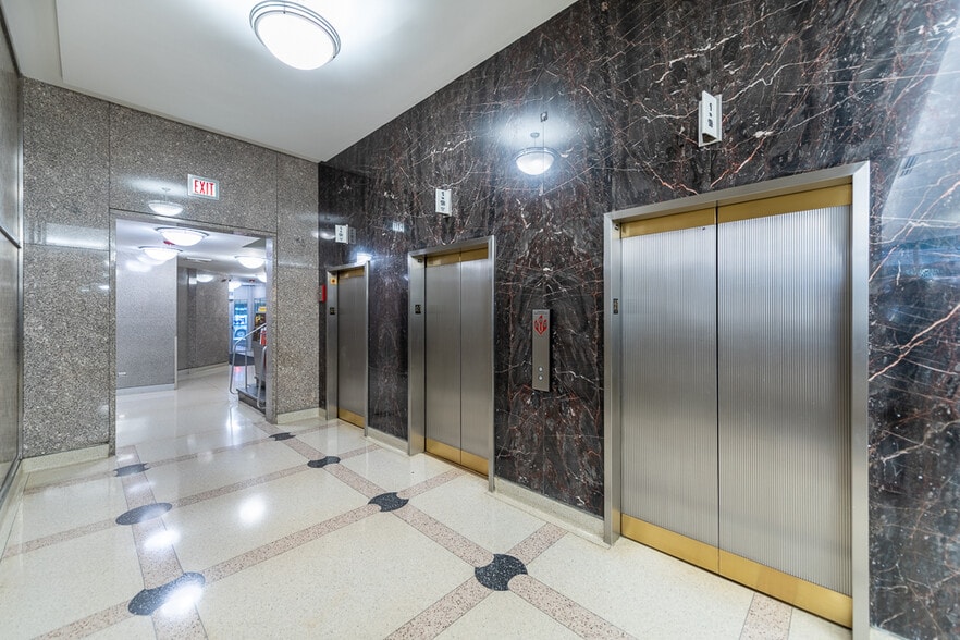 More Photos Of 29 E Madison St, Chicago Office For Lease