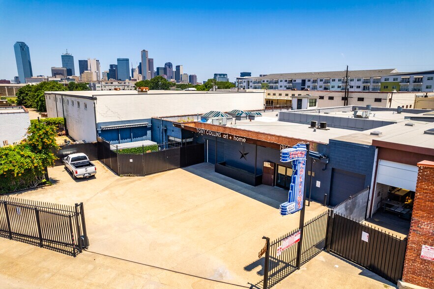 More Photos Of 2005 Wall St, Dallas Showroom For Lease