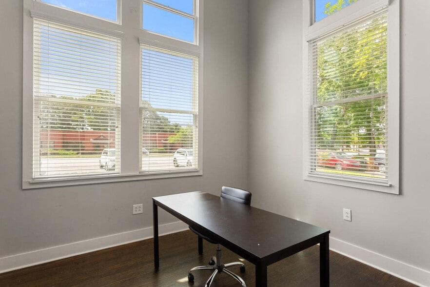 More Photos Of 5576 Peachtree Rd, Atlanta Storefront Retail Office For Lease