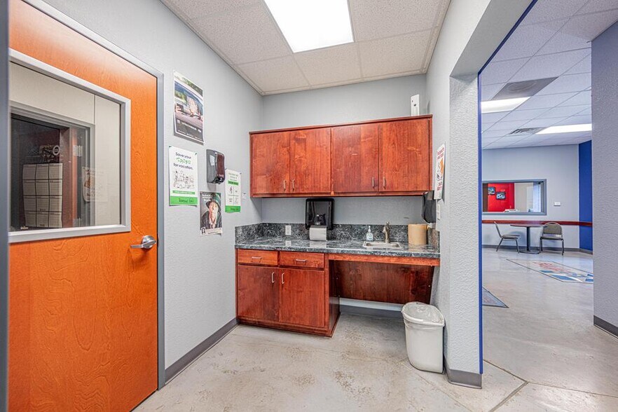 More Photos Of 650 S John Ben Shepperd Pky, Odessa Office For Sale