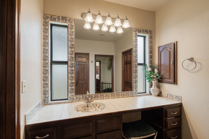 More Photos Of 505 Gilchrist Ln, Del Rio Specialty For Sale