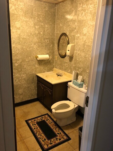 More Photos Of 1110 E Bristol Rd, Burton Medical For Lease